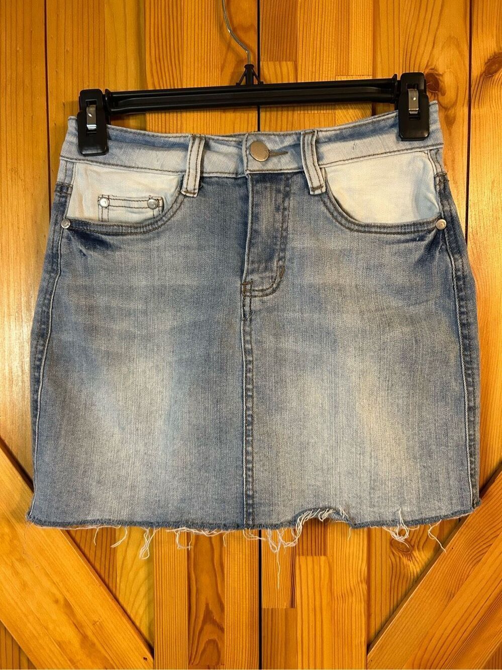 Dollhouse Women’s Junior Denim Cut-Off Mini Jean Skirt Size 24/0 (0335)